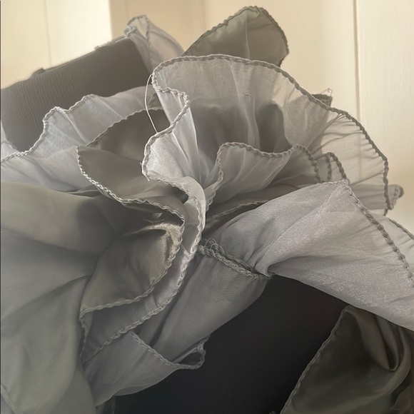 Elegant Ruffled Taffeta and Chiffon Cradled Gray Scarf - Picture 4 of 11